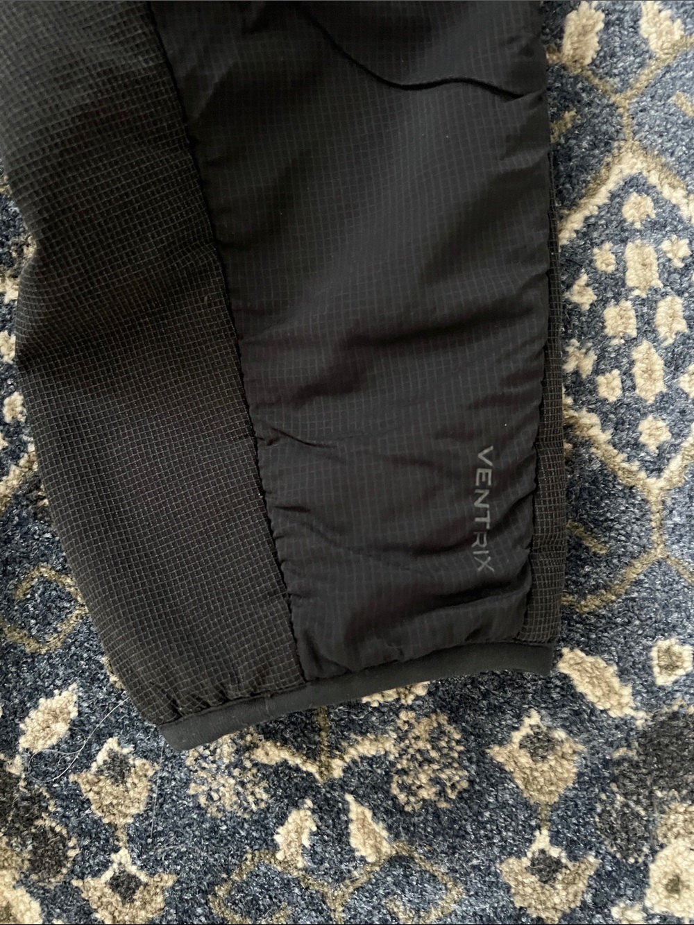 The North Face Black Men's Insulated Puffer Jacket - Picture 4 of 8